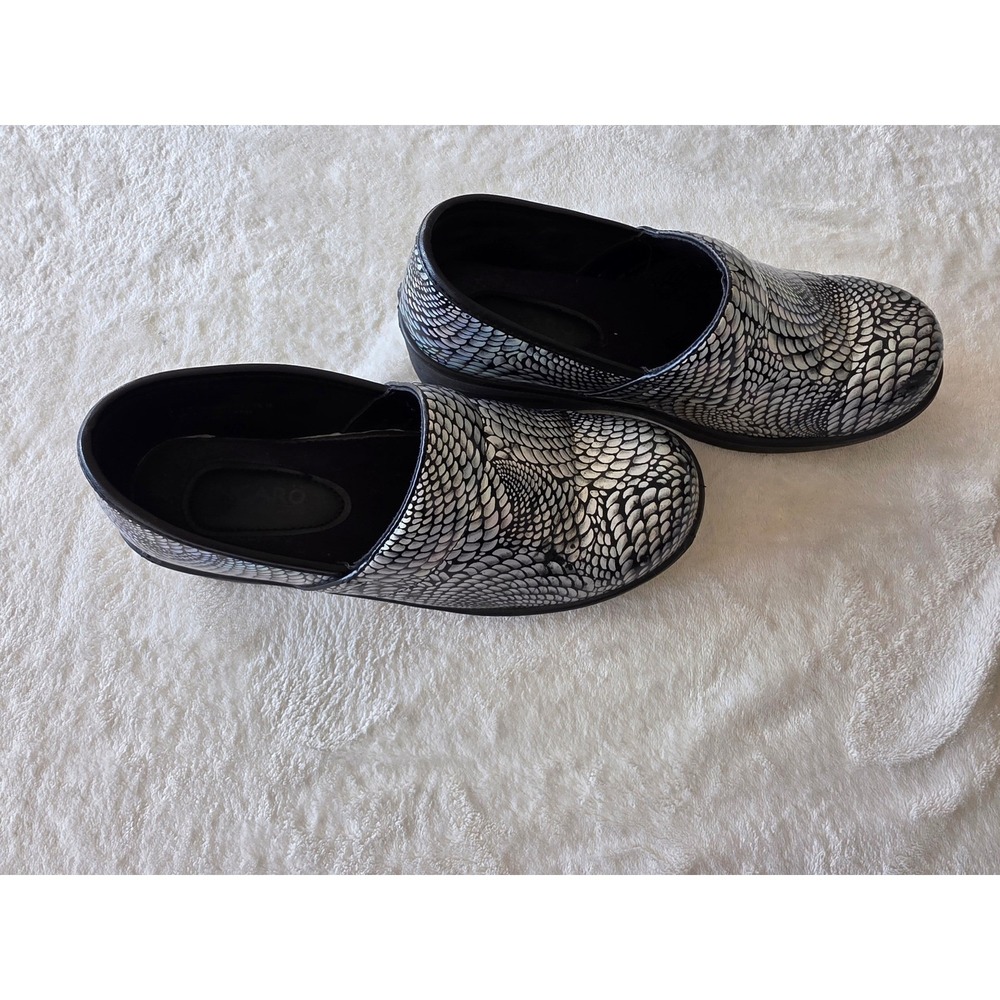 Ingaro Brandy Silver Holographic Scale Professional Clogs Womens 7.5 M Mule - Picture 2 of 6